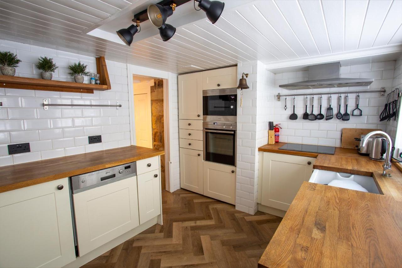 Whitby Boutique - Mast Cottage Экстерьер фото