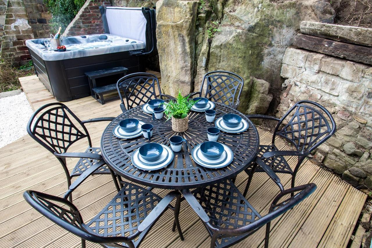 Whitby Boutique - Mast Cottage Экстерьер фото