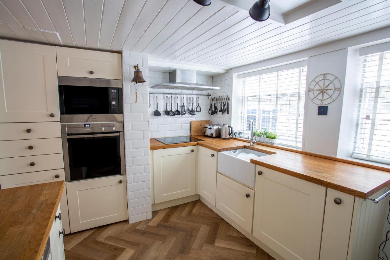 Whitby Boutique - Mast Cottage Экстерьер фото