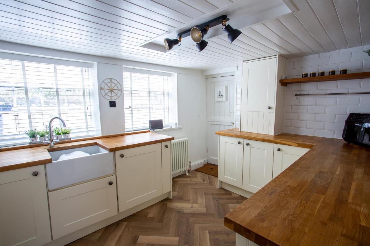 Whitby Boutique - Mast Cottage Экстерьер фото