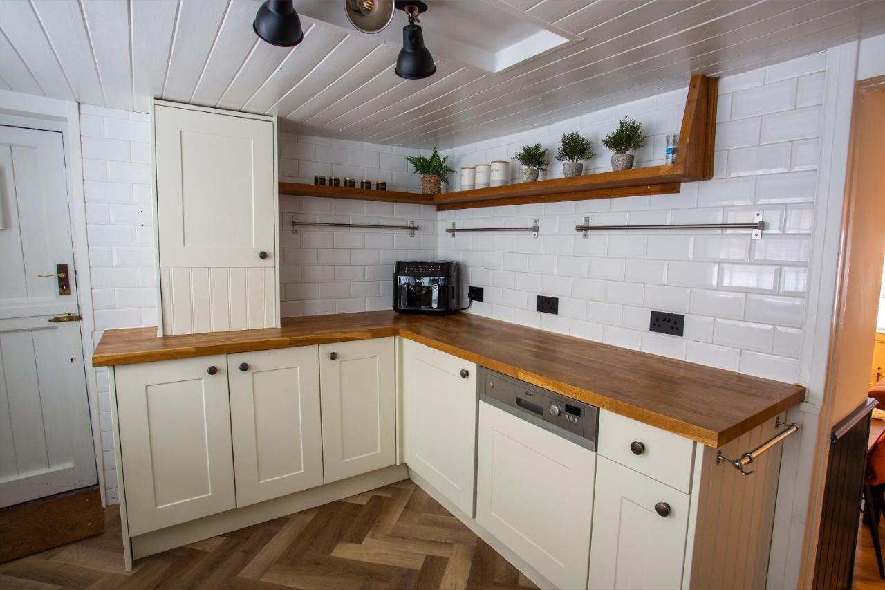 Whitby Boutique - Mast Cottage Экстерьер фото